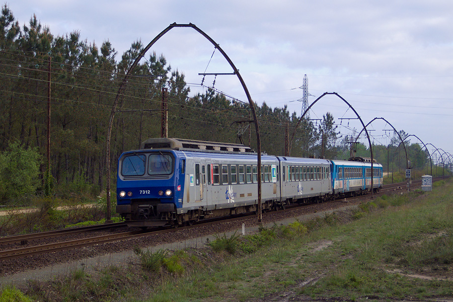 La Z 7312 en UM vient de traverser Morcenx le 02.05.2009.jpg